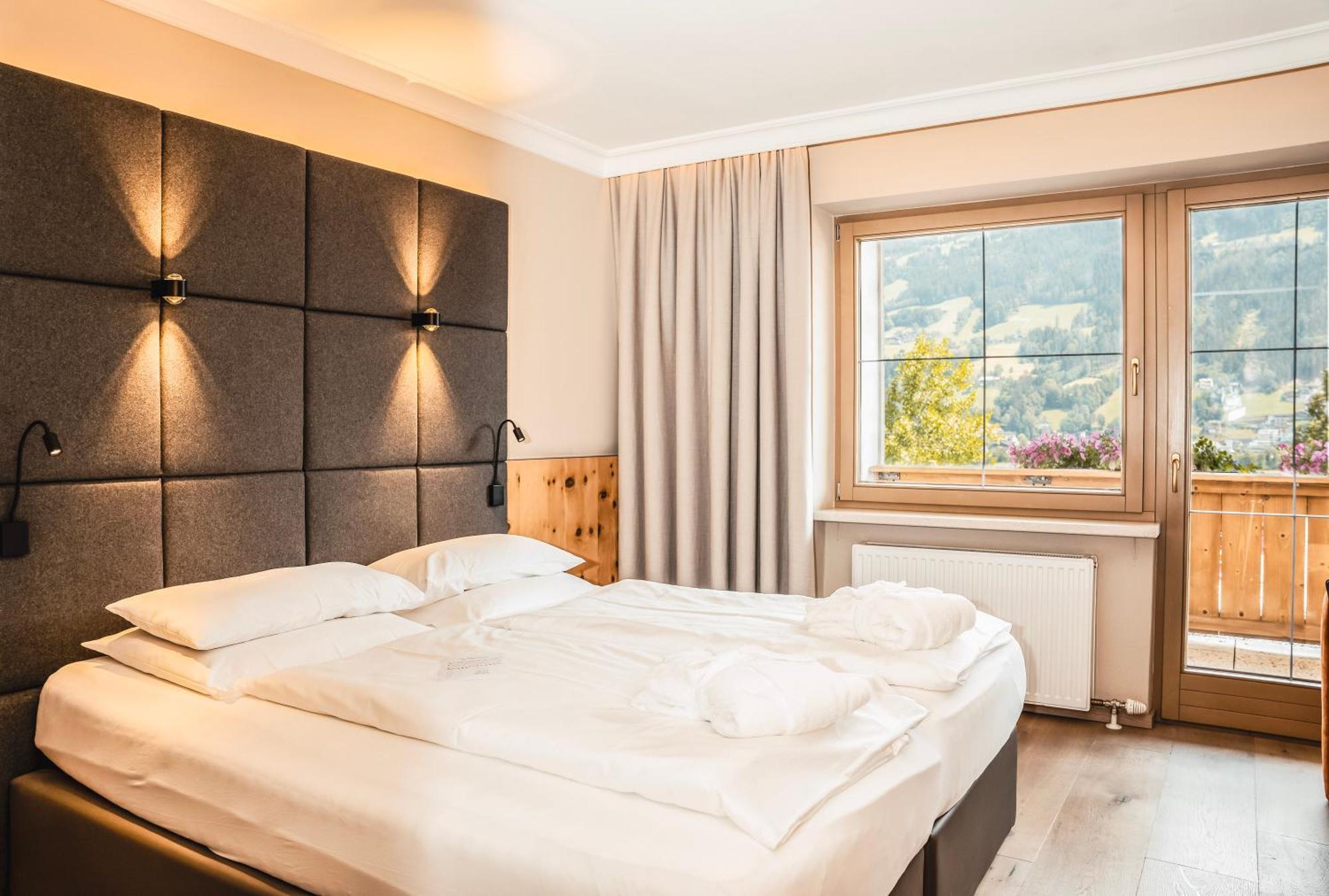 Held Hotel Fuegen Exterior photo