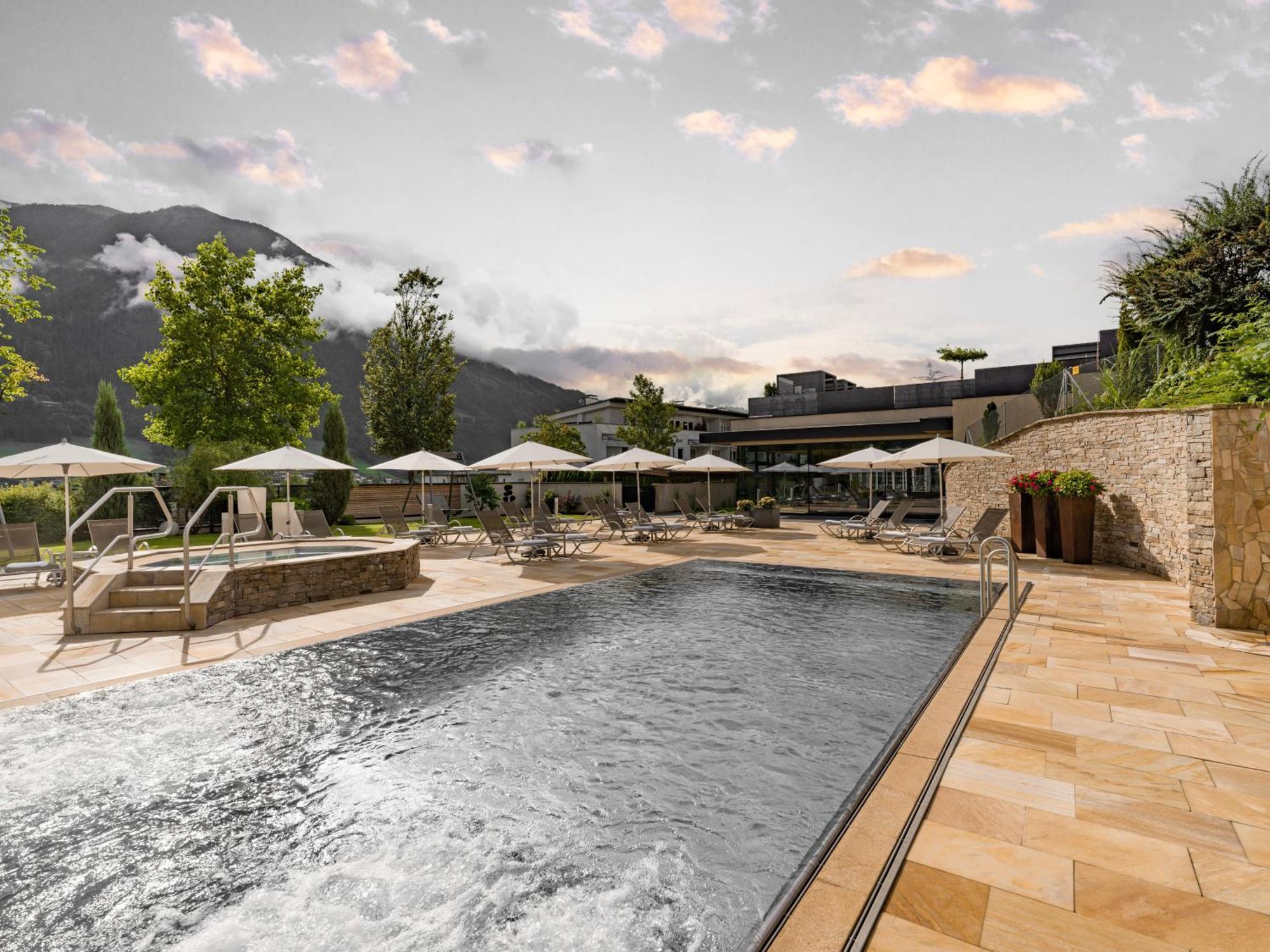 Held Hotel Fuegen Exterior photo